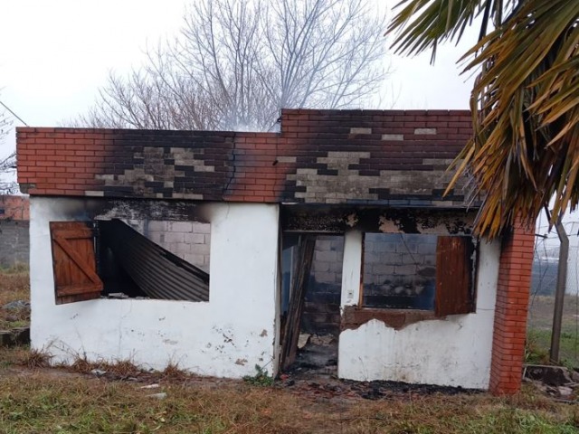 Una casa fue consumida por las llamas